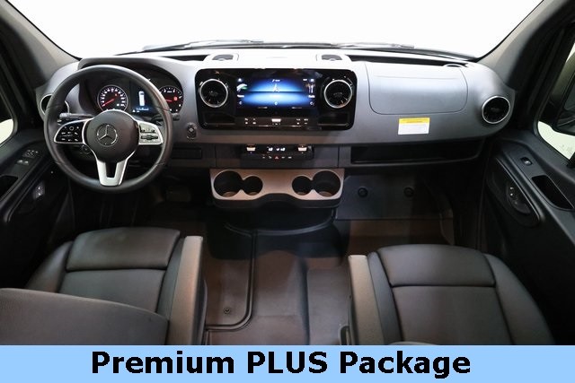 Mercedes-Benz Sprinter Van Thumbnail Image 61