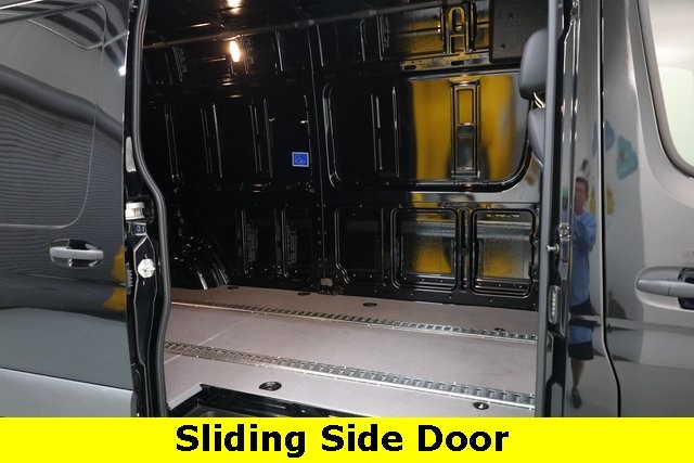Mercedes-Benz Sprinter Van Thumbnail Image 64