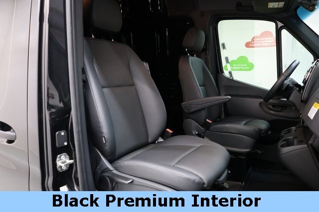Mercedes-Benz Sprinter Van Thumbnail Image 69