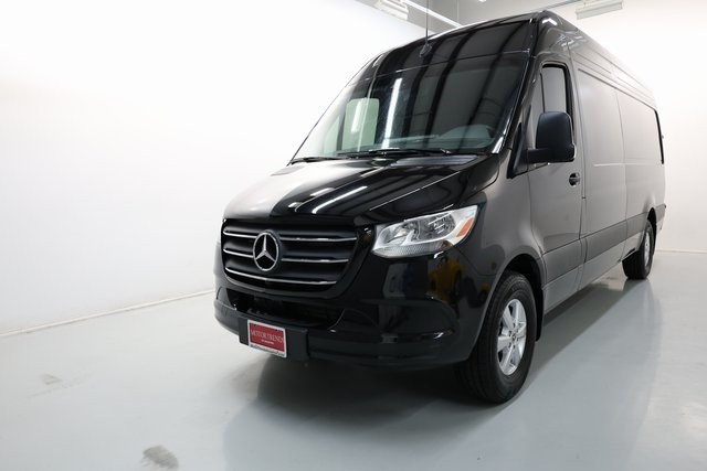 Mercedes-Benz Sprinter Van Thumbnail Image 96