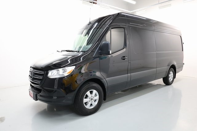 Mercedes-Benz Sprinter Van Thumbnail Image 98