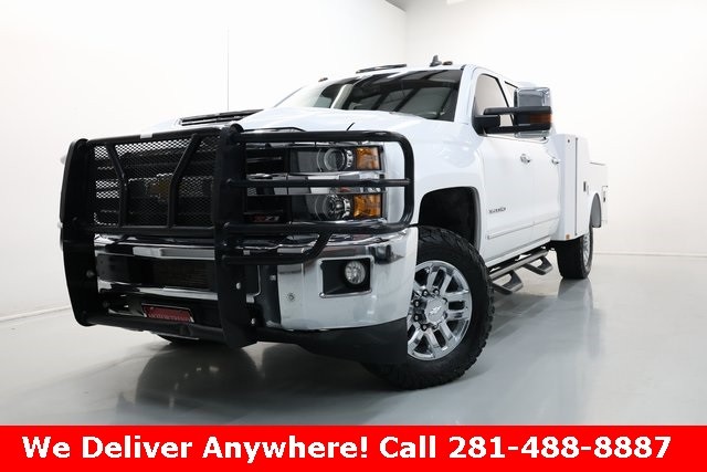 Chevrolet Silverado 3500HD Thumbnail Image 52