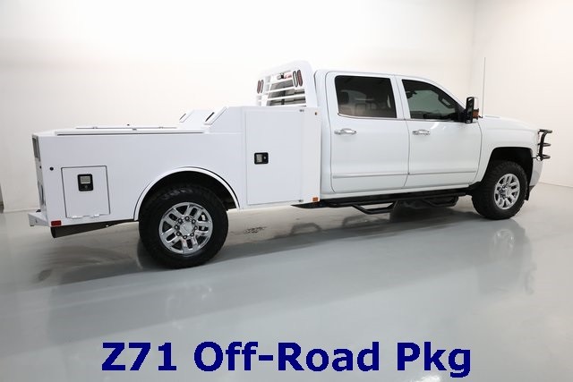 Chevrolet Silverado 3500HD Thumbnail Image 61
