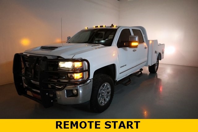 Chevrolet Silverado 3500HD Thumbnail Image 69