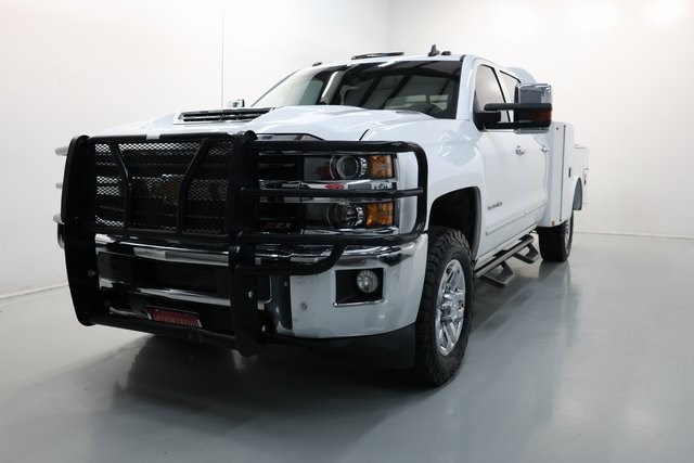 Chevrolet Silverado 3500HD Thumbnail Image 95