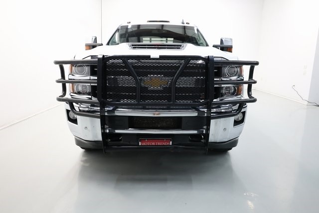 Chevrolet Silverado 3500HD Thumbnail Image 96