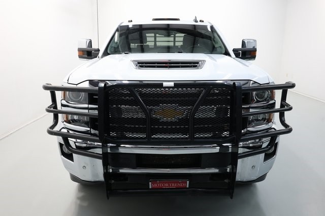 Chevrolet Silverado 3500HD Thumbnail Image 97
