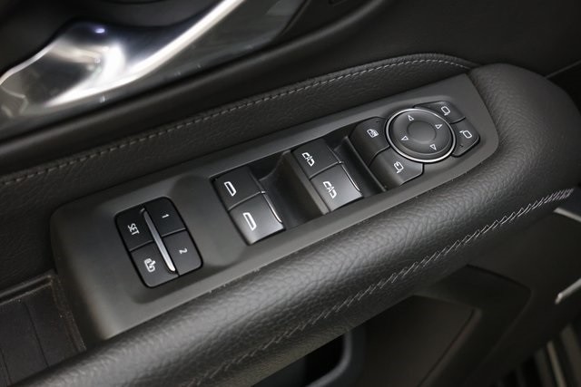 GMC Yukon Thumbnail Image 86