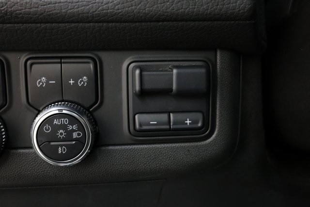 GMC Yukon Thumbnail Image 92