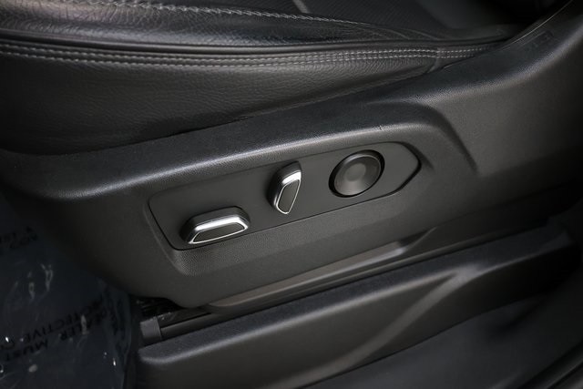 GMC Yukon Thumbnail Image 96