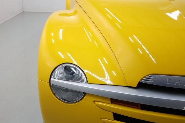 Chevrolet SSR Thumbnail Image 96