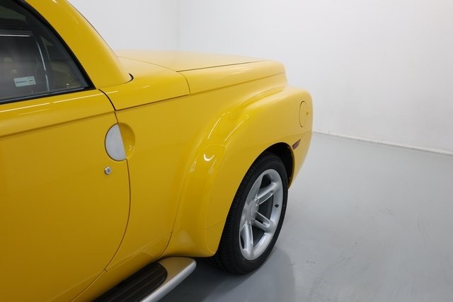 Chevrolet SSR Thumbnail Image 98