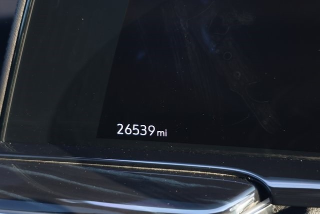 Cadillac Escalade ESV Vehicle Image 04