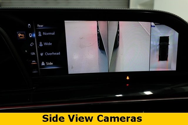 Cadillac Escalade ESV Vehicle Image 22