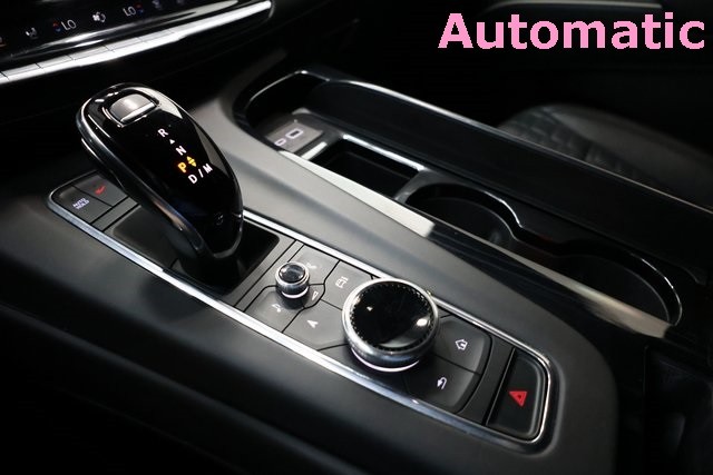 Cadillac Escalade ESV Vehicle Image 29