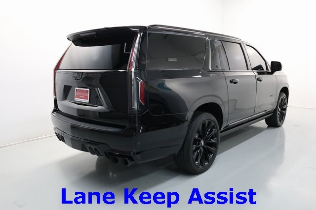 Cadillac Escalade ESV Vehicle Image 32