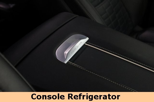 Cadillac Escalade ESV Vehicle Image 39