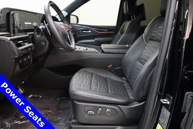 Cadillac Escalade ESV Vehicle Image 40