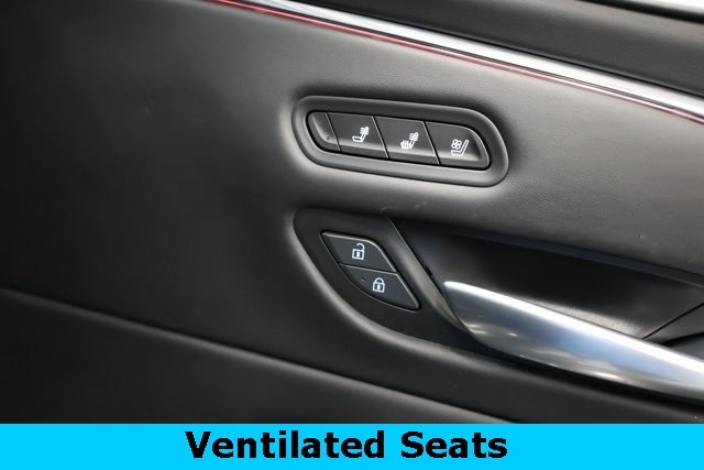 Cadillac Escalade ESV Vehicle Image 41