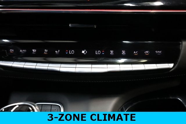 Cadillac Escalade ESV Vehicle Image 44