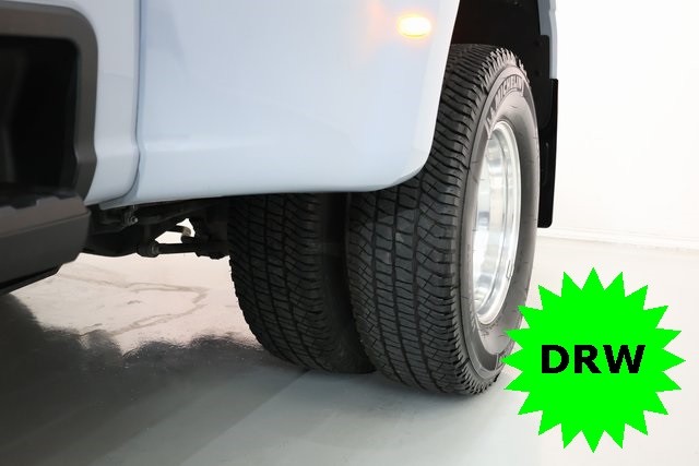 Ford Super Duty F-350 DRW Thumbnail Image 54