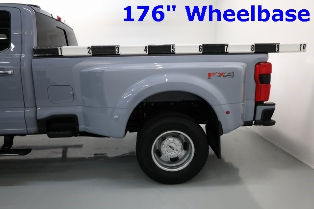 Ford Super Duty F-350 DRW Thumbnail Image 82