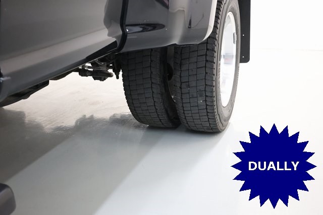 Ford Super Duty F-450 DRW Thumbnail Image 53