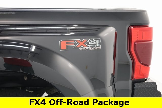 Ford Super Duty F-450 DRW Thumbnail Image 61