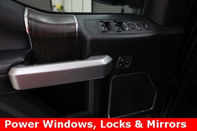 Ford Super Duty F-450 DRW Thumbnail Image 100