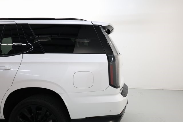 Cadillac Escalade Vehicle Image 23