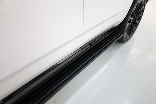 Cadillac Escalade Vehicle Image 25