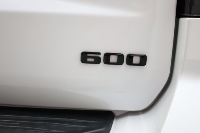 Cadillac Escalade Vehicle Image 29