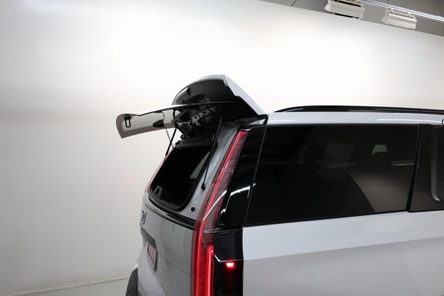 Cadillac Escalade Vehicle Image 33