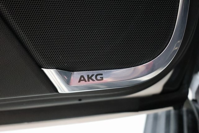 Cadillac Escalade Vehicle Image 40