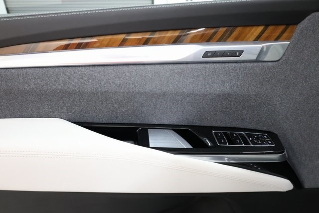 Cadillac Escalade Vehicle Image 44