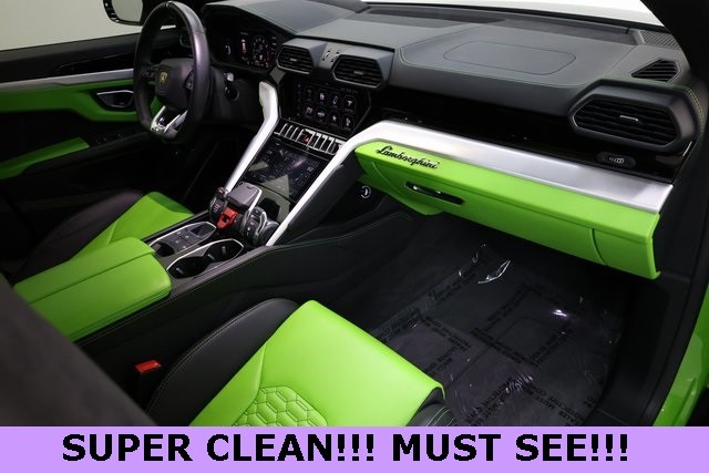 Lamborghini Urus Vehicle Image 18