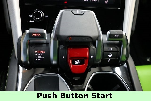 Lamborghini Urus Vehicle Image 24