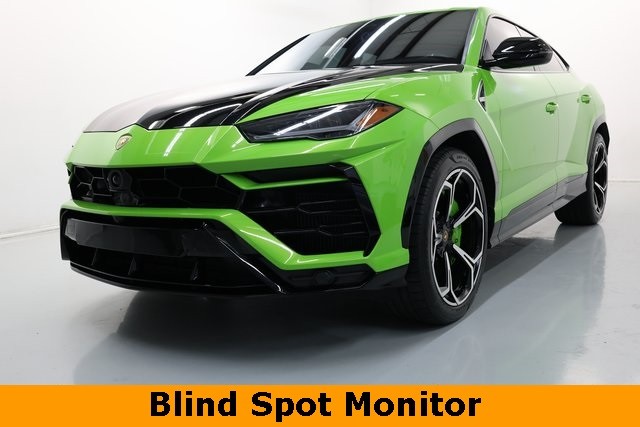 Lamborghini Urus Vehicle Image 26