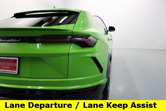 Lamborghini Urus Vehicle Image 27