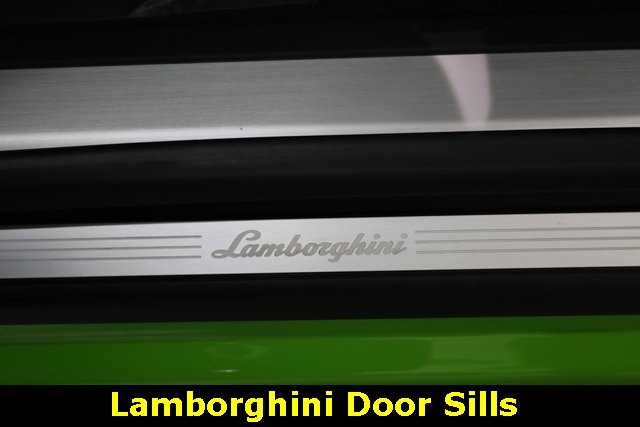 Lamborghini Urus Vehicle Image 31
