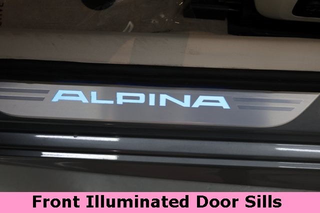 BMW 8 Series Vehicle Image 36