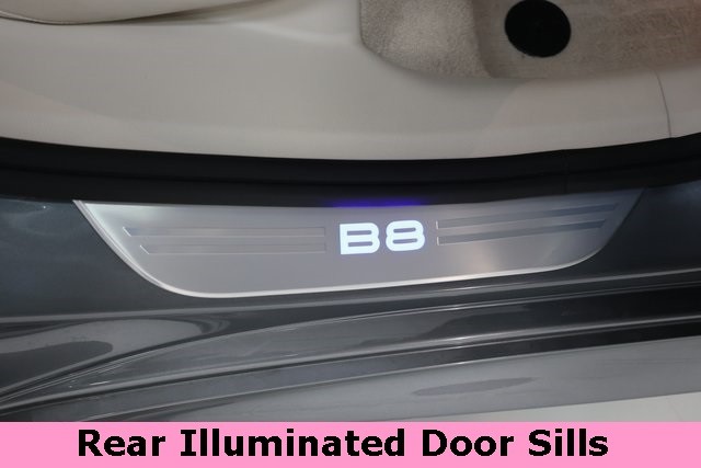 BMW 8 Series Vehicle Image 37