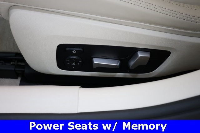 BMW 8 Series Vehicle Image 39