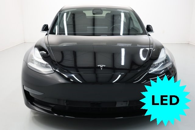 Tesla Model 3 Vehicle Image 32
