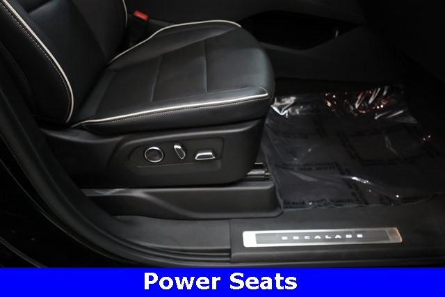 Cadillac Escalade Vehicle Image 43