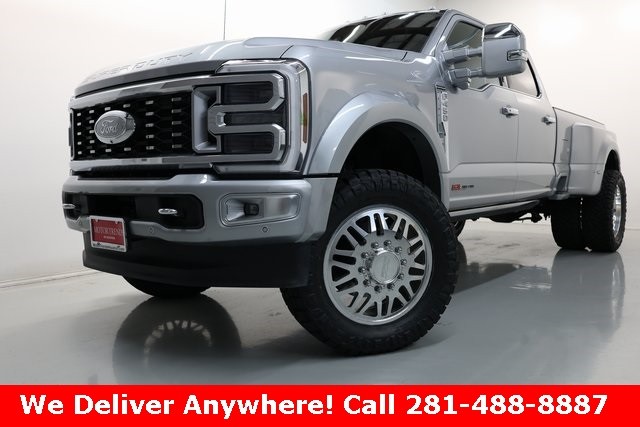 Ford Super Duty F-450 DRW Vehicle Image 02