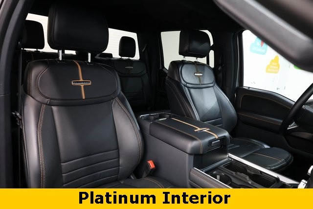 Ford Super Duty F-450 DRW Vehicle Image 17