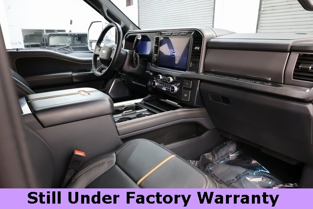 Ford Super Duty F-450 DRW Vehicle Image 18