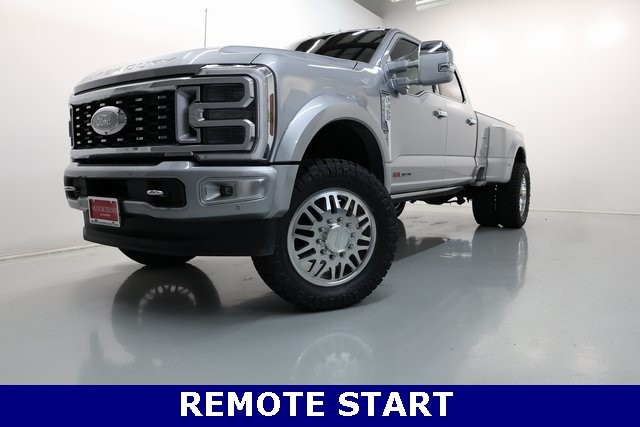 Ford Super Duty F-450 DRW Vehicle Image 28