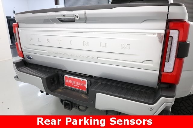 Ford Super Duty F-450 DRW Vehicle Image 32